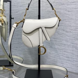 Saddle
