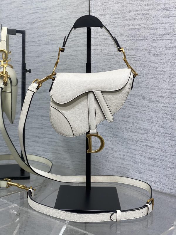 Saddle